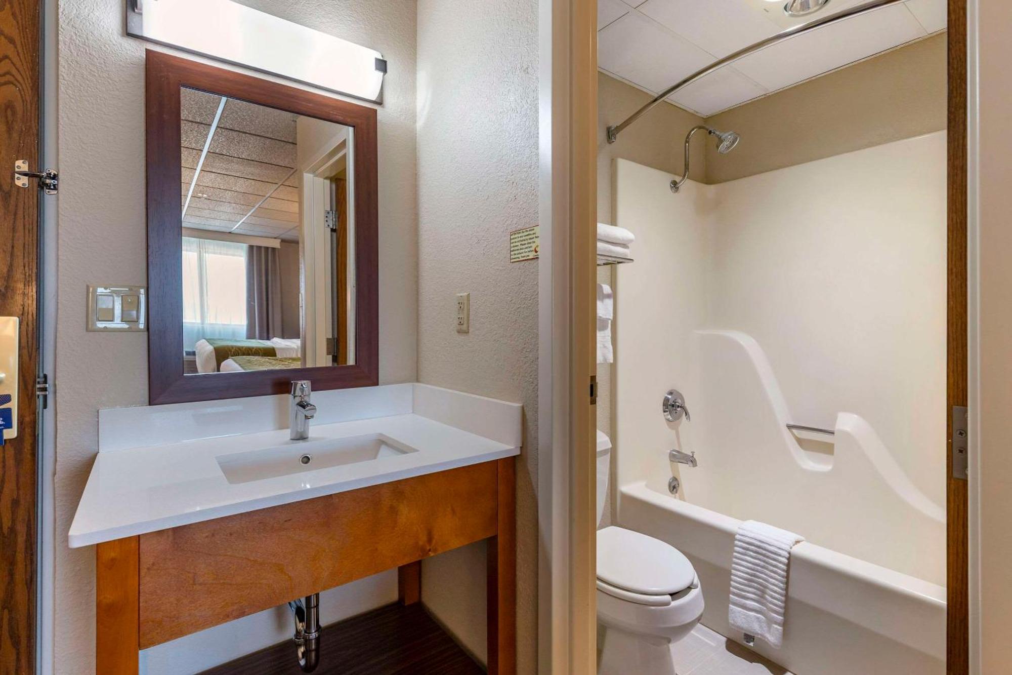 Comfort & Gateway To Glacier National Park Hotel